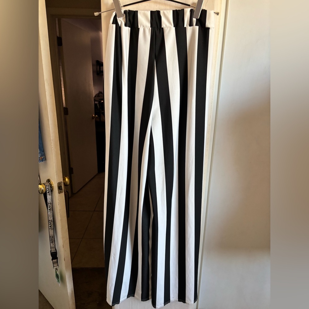 Excellent condition Black and White Striped Wide-Leg Pants, Size Small - Picture 2 of 2